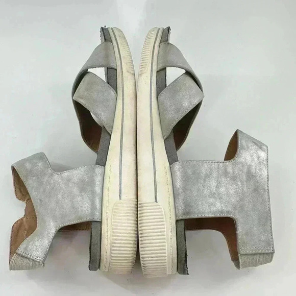 Adrienne Vittadini sandals size 6.5 Casey pewter leather walking flatforms - Picture 6 of 11